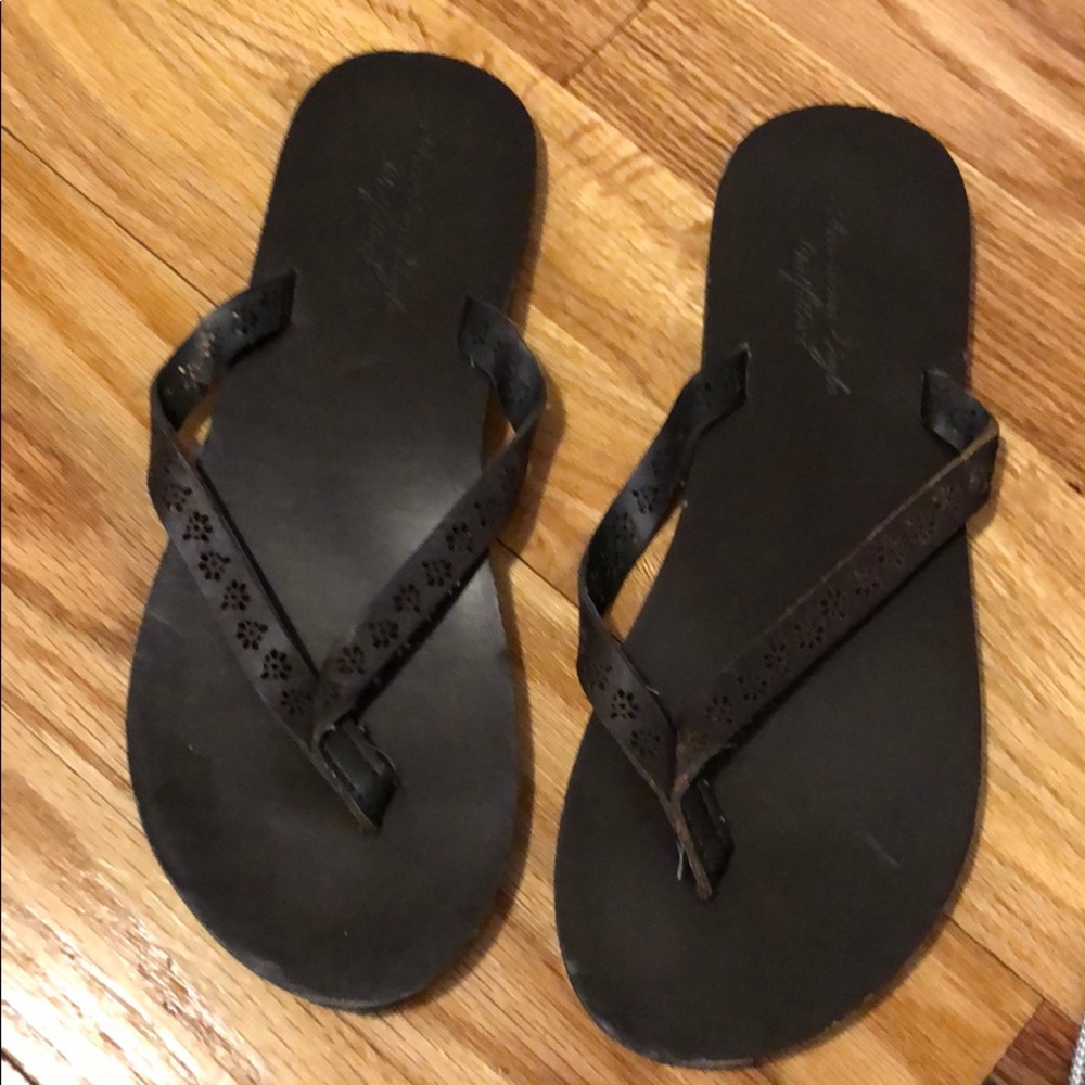 american eagle brown leather flip flops